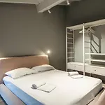 Apartment Host4u - Beautiful 56 In Center Piazzale Arnaldo *