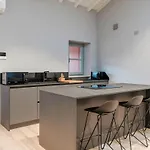 Apartment Host4u - Beautiful 56 In Center Piazzale Arnaldo