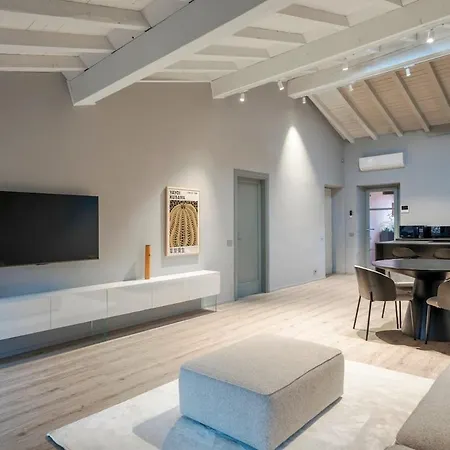 Host4u - Beautiful 56 In Center Piazzale Arnaldo