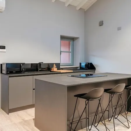 Apartment Host4u - Beautiful 56 In Center Piazzale Arnaldo