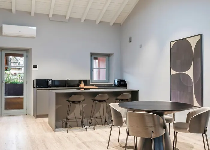 Host4u - Beautiful 56 In Center Piazzale Arnaldo Apartment Brescia