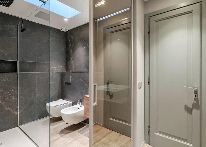 Host4u - Beautiful 56 In Center Piazzale Arnaldo Apartment *