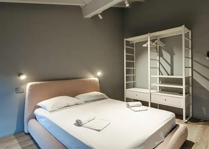 Apartment Host4u - Beautiful 56 In Center Piazzale Arnaldo *