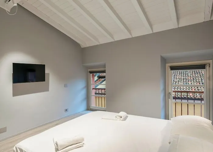 Host4u - Beautiful 56 In Center Piazzale Arnaldo Apartment *