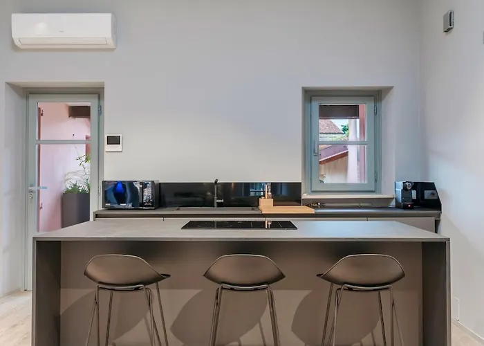 Apartment Host4u - Beautiful 56 In Center Piazzale Arnaldo Brescia