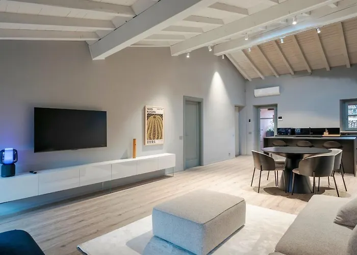 Host4u - Beautiful 56 In Center Piazzale Arnaldo